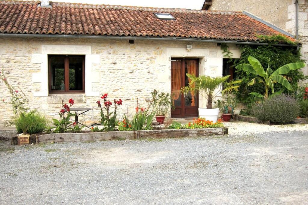 La Fermette Aux Lamas Savigny-Lévescault Eksteriør bilde